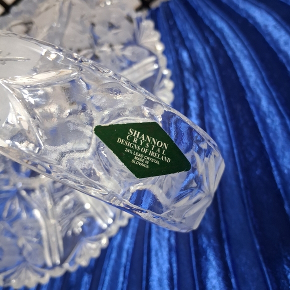 Elegant Crystal Basket with Floral Design - Picture 16 of 16